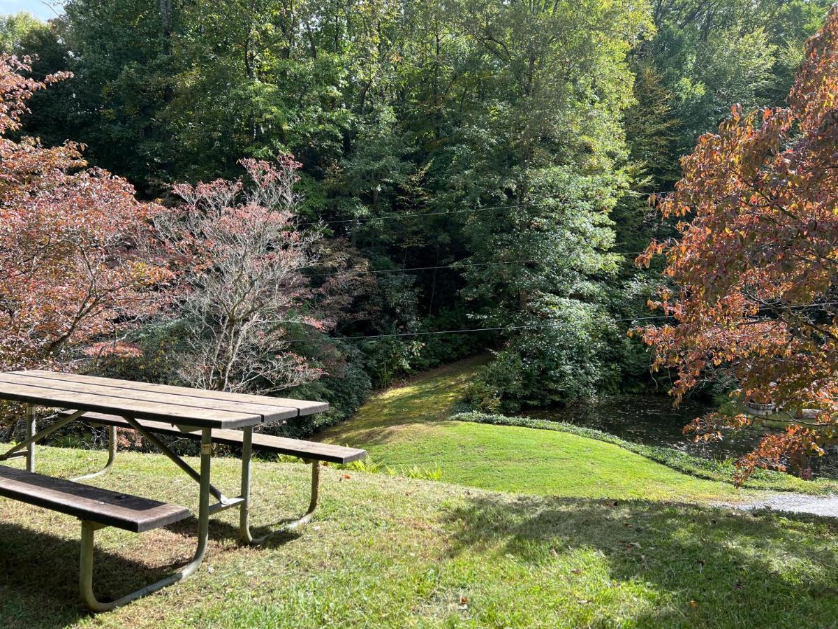 Outland Chalet & Suites Great Smoky Mountains Whittier Zewnętrze zdjęcie