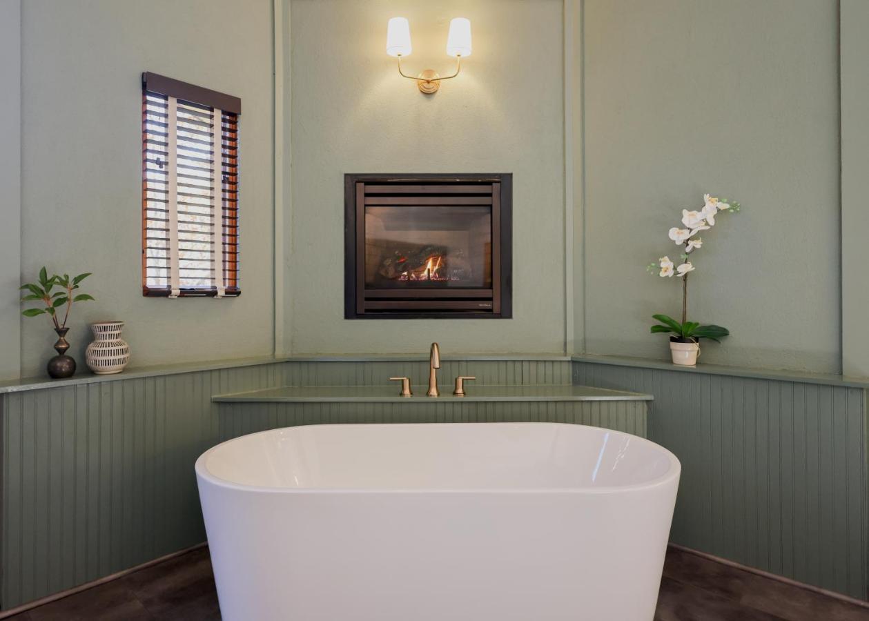 Outland Chalet & Suites Great Smoky Mountains Whittier Zewnętrze zdjęcie