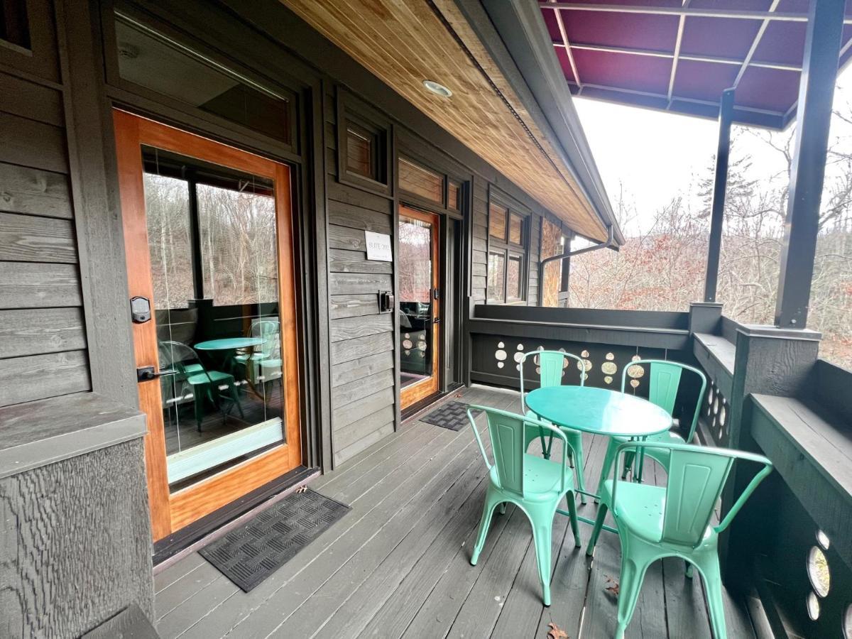 Outland Chalet & Suites Great Smoky Mountains Whittier Zewnętrze zdjęcie